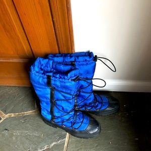 $25 Snow/water resistant boots size 6.5